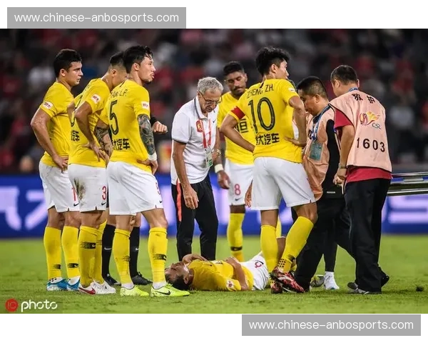 里昂伤病潮影响战术执行力 中场控制权丢失导致防线承压